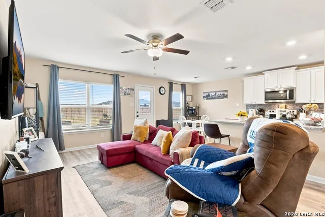 16000 STRATFORD CV Lytle, TX 78052