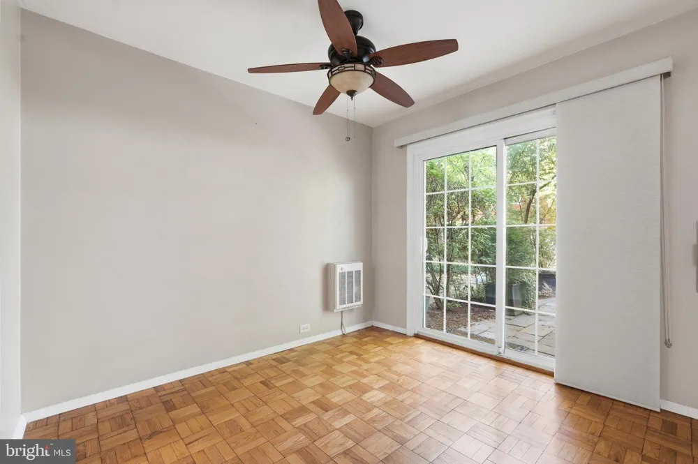 1637 MT EAGLE PLACE Alexandria, VA 22302
