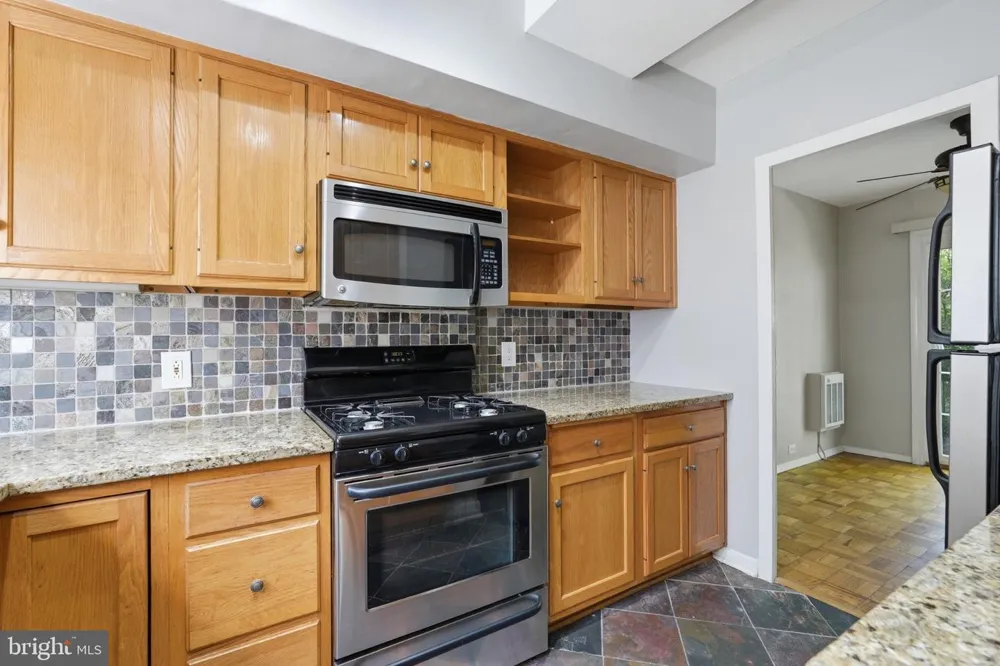 1637 MT EAGLE PLACE Alexandria, VA 22302