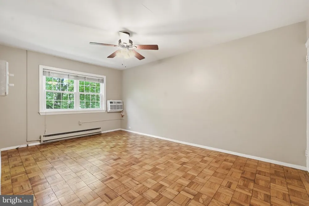 1637 MT EAGLE PLACE Alexandria, VA 22302