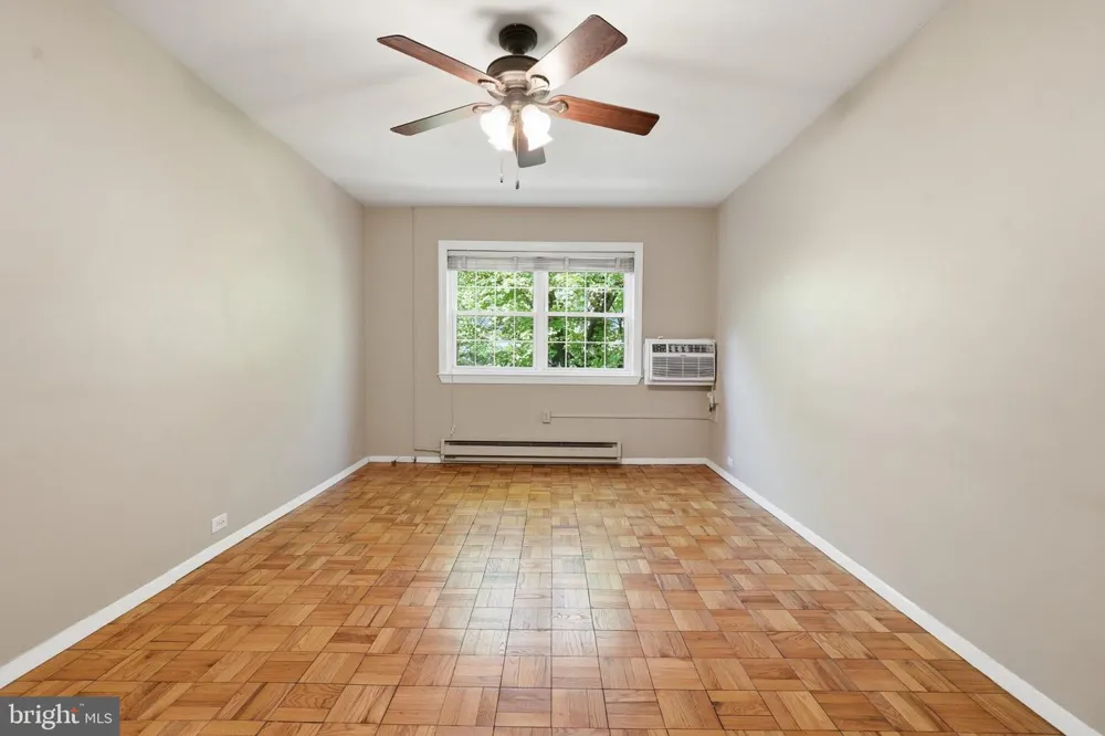 1637 MT EAGLE PLACE Alexandria, VA 22302