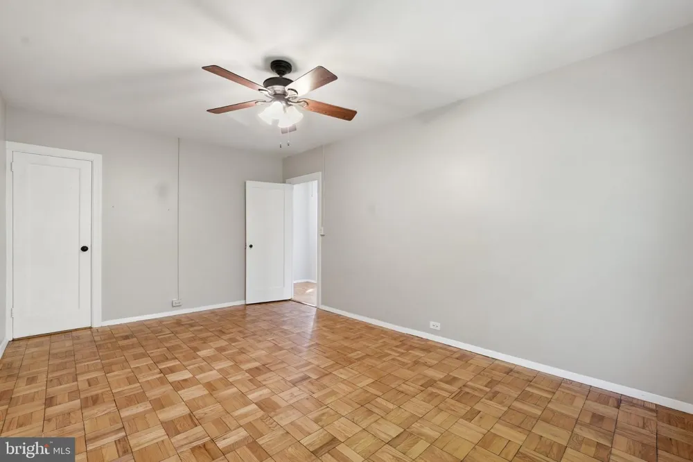 1637 MT EAGLE PLACE Alexandria, VA 22302
