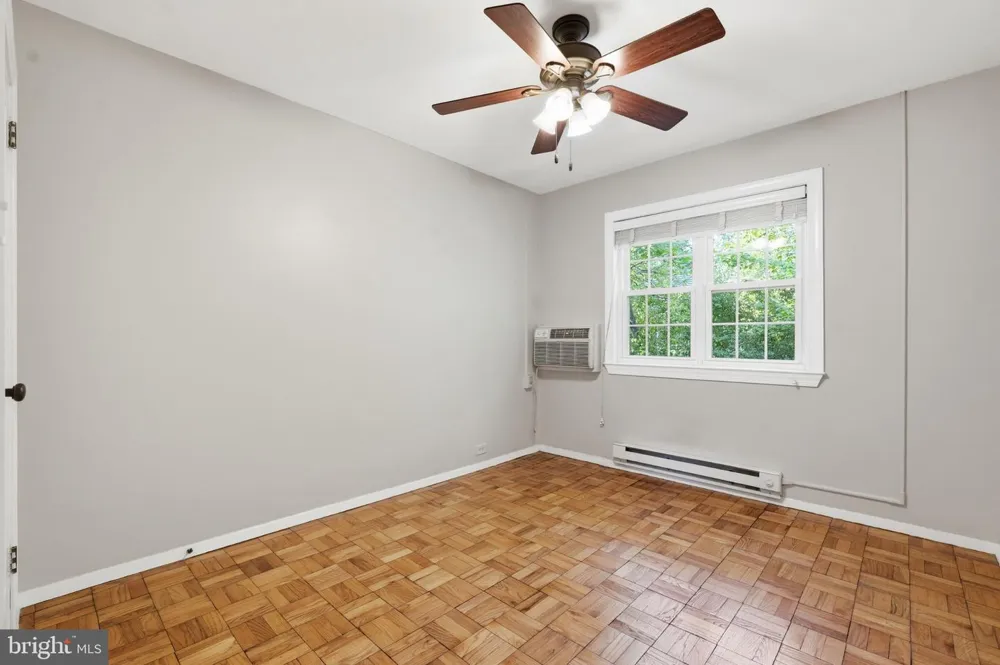 1637 MT EAGLE PLACE Alexandria, VA 22302