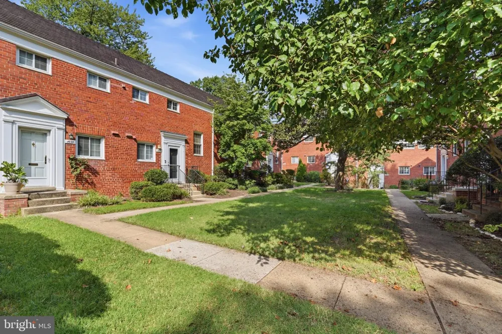 1637 MT EAGLE PLACE Alexandria, VA 22302