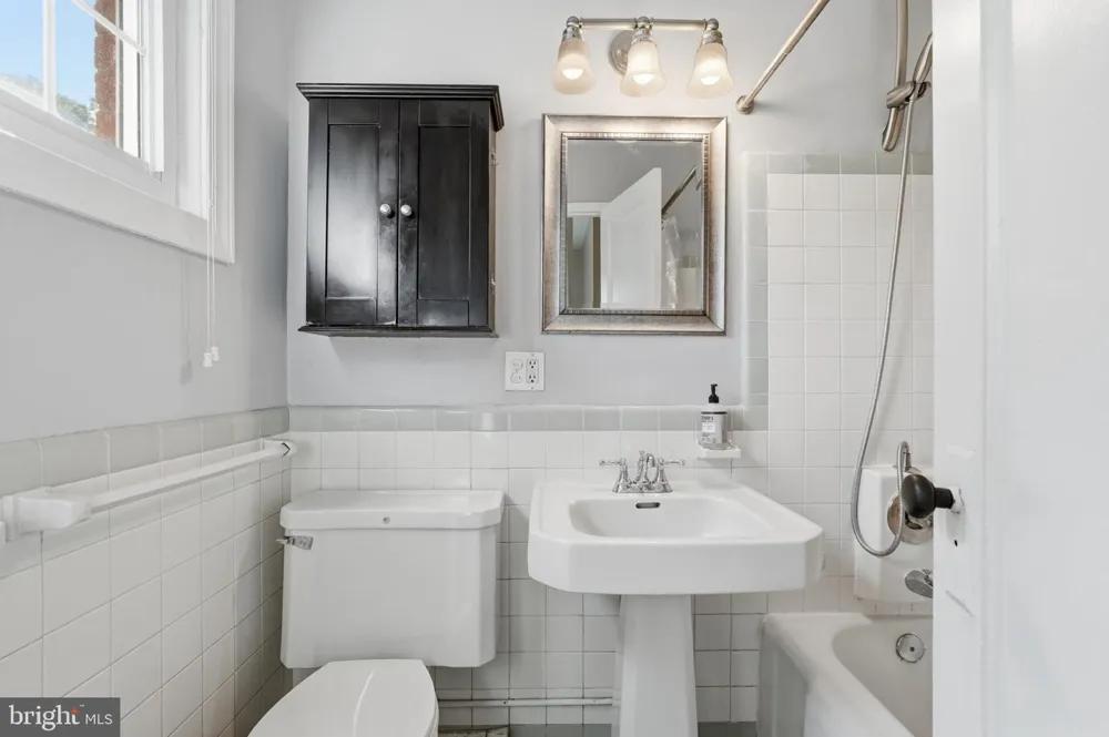 1637 MT EAGLE PLACE Alexandria, VA 22302