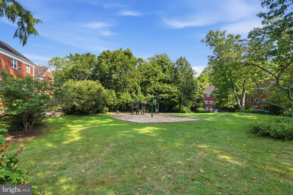 1637 MT EAGLE PLACE Alexandria, VA 22302