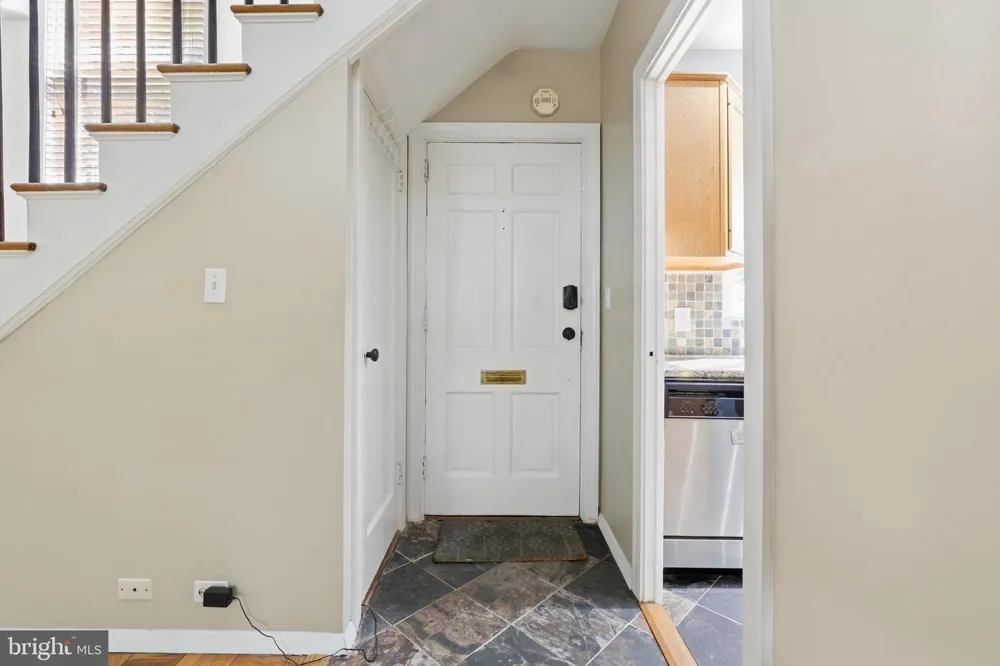 1637 MT EAGLE PLACE Alexandria, VA 22302