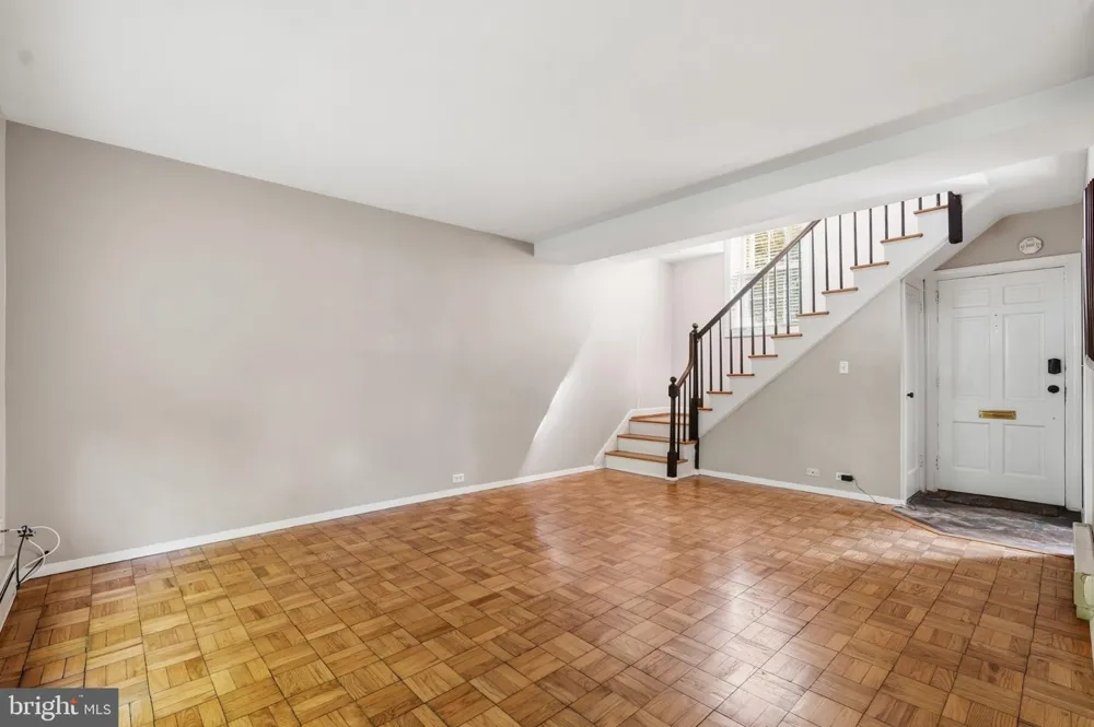 1637 MT EAGLE PLACE Alexandria, VA 22302