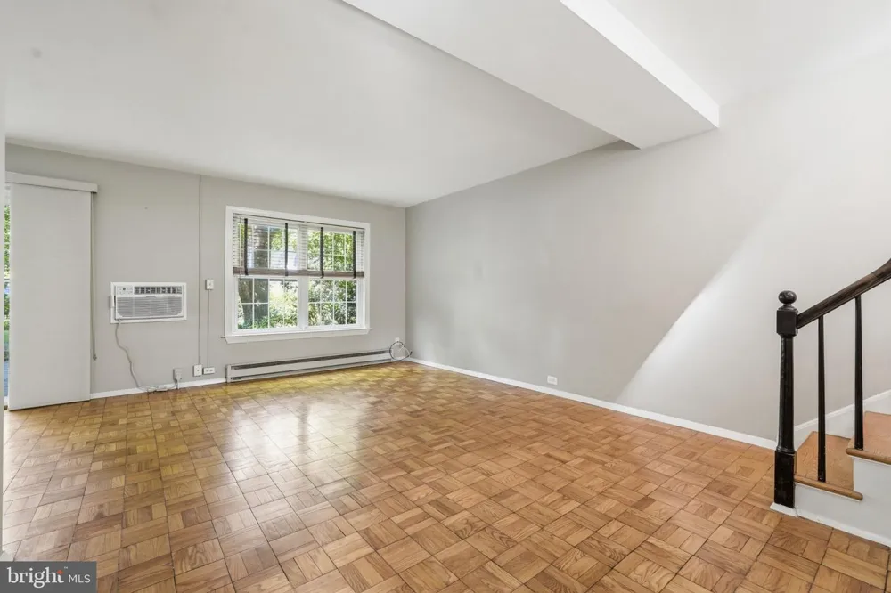 1637 MT EAGLE PLACE Alexandria, VA 22302