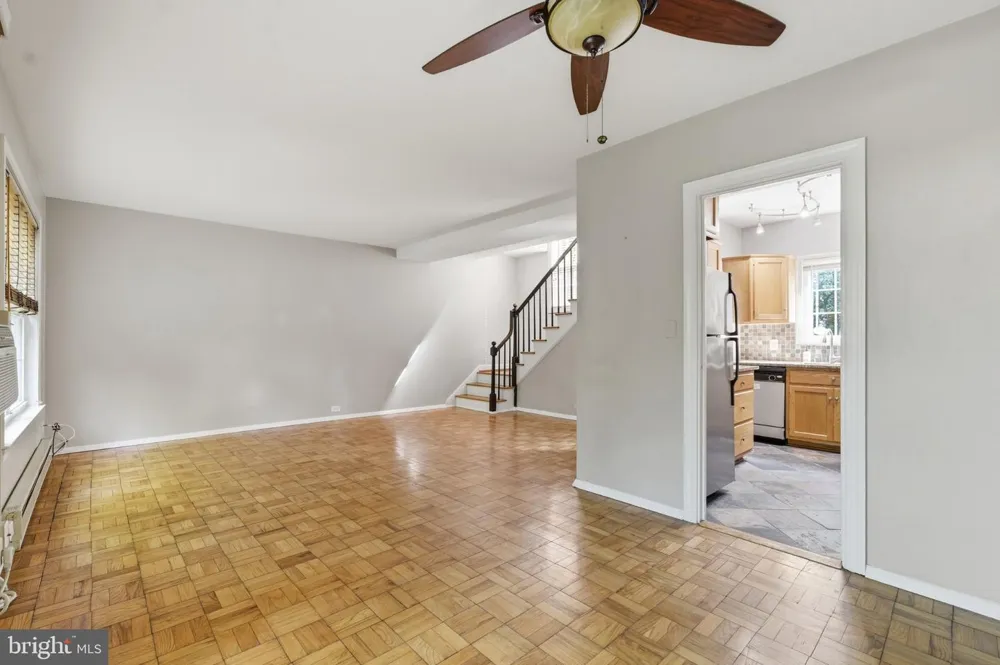 1637 MT EAGLE PLACE Alexandria, VA 22302