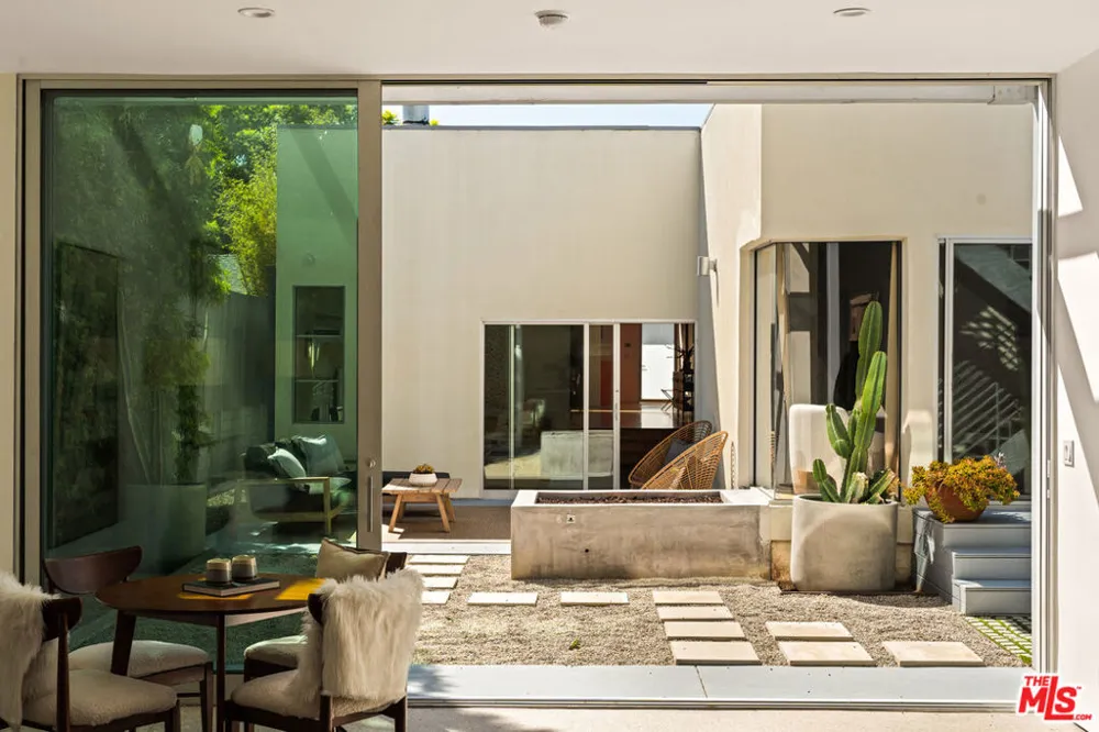 1076 Palms Boulevard Venice, CA 90291