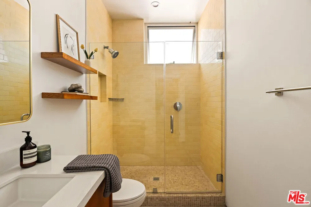 1076 Palms Boulevard Venice, CA 90291