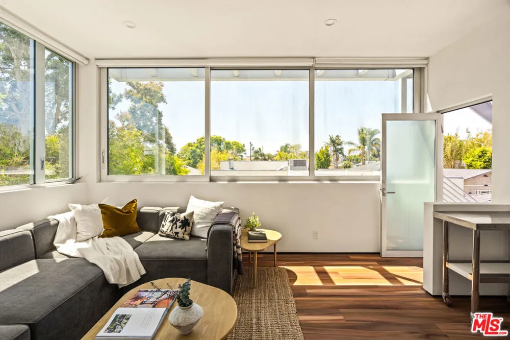 1076 Palms Boulevard Venice, CA 90291