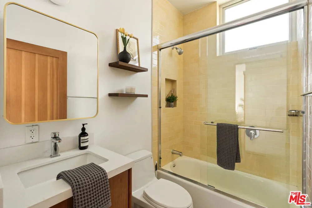 1076 Palms Boulevard Venice, CA 90291