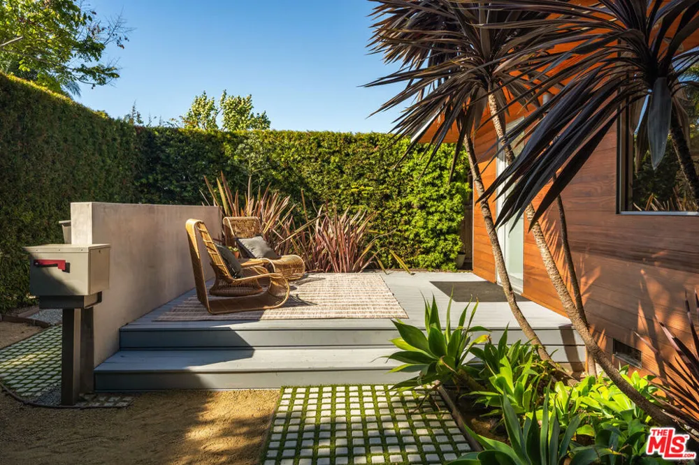1076 Palms Boulevard Venice, CA 90291