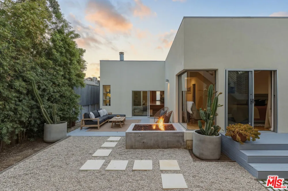 1076 Palms Boulevard Venice, CA 90291