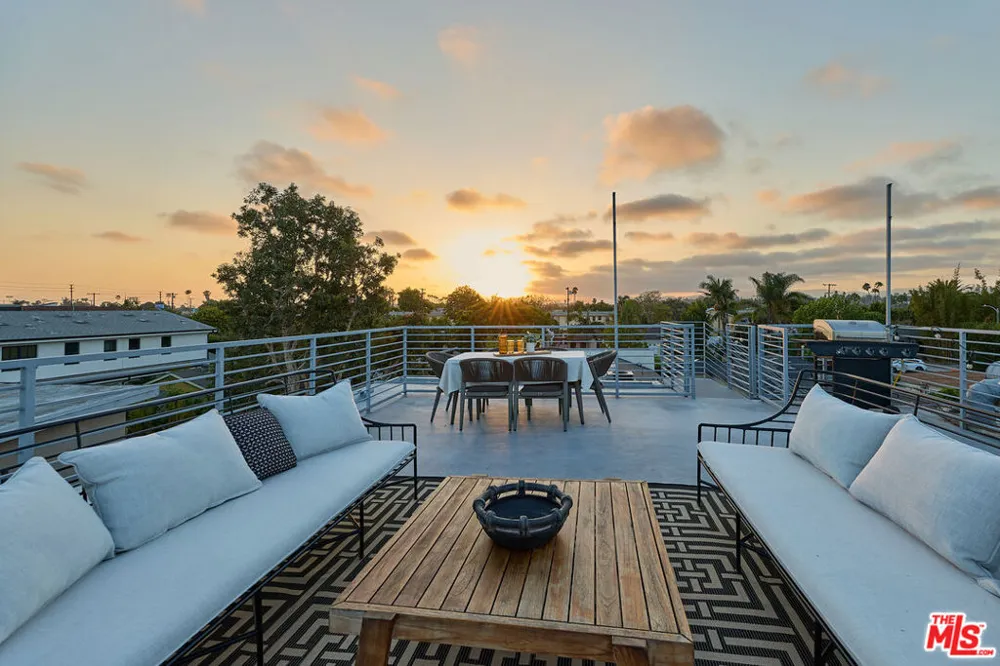 1076 Palms Boulevard Venice, CA 90291