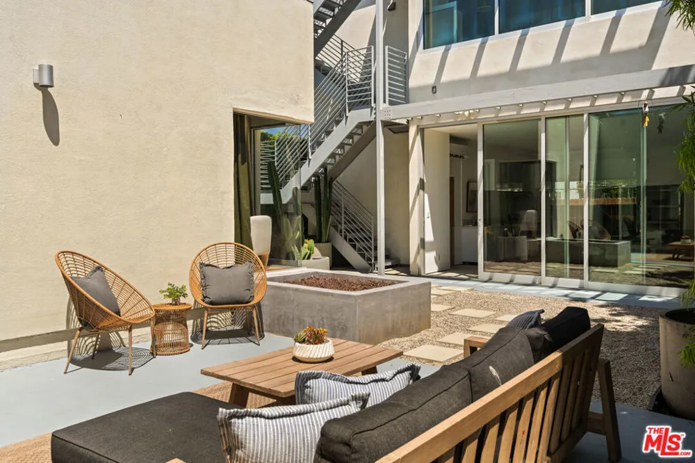 1076 Palms Boulevard Venice, CA 90291