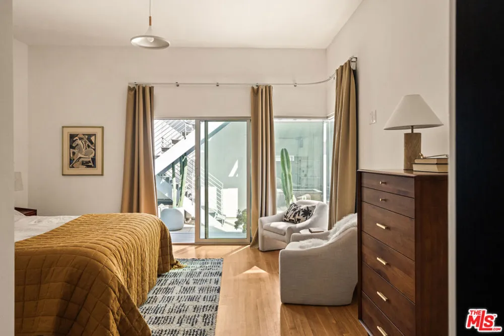 1076 Palms Boulevard Venice, CA 90291