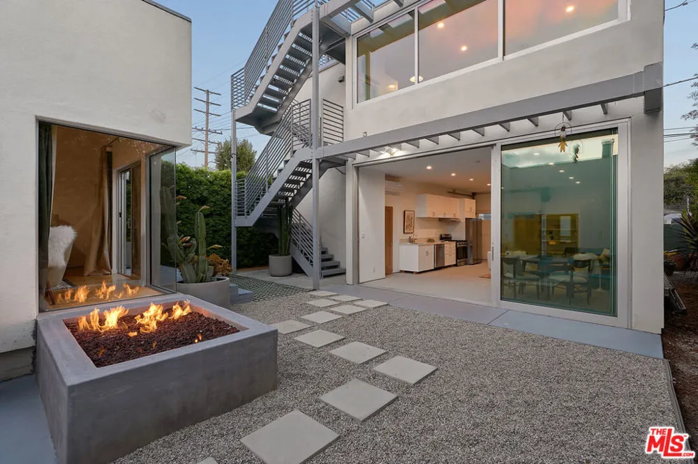 1076 Palms Boulevard Venice, CA 90291