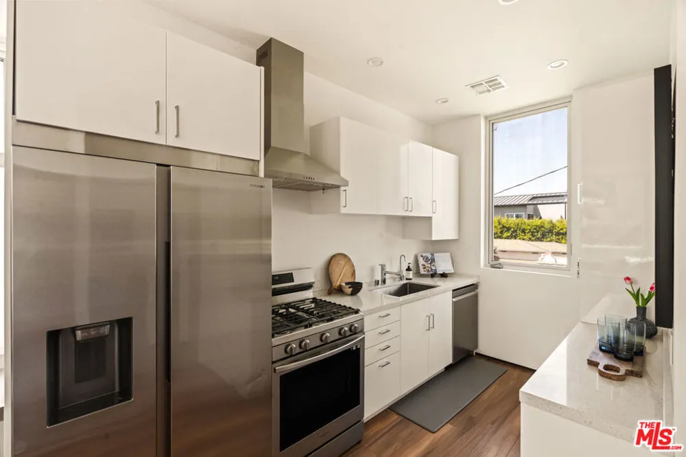 1076 Palms Boulevard Venice, CA 90291
