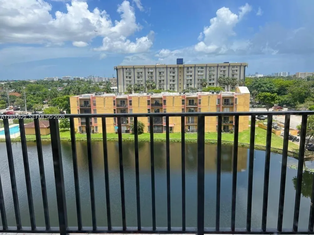 4717 NW 7th St #707-10 Miami, FL 33126