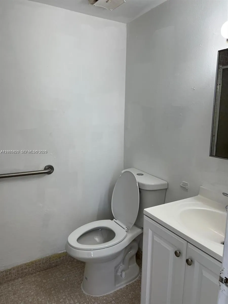 4717 NW 7th St #707-10 Miami, FL 33126