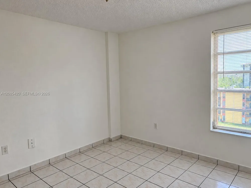 4717 NW 7th St #707-10 Miami, FL 33126