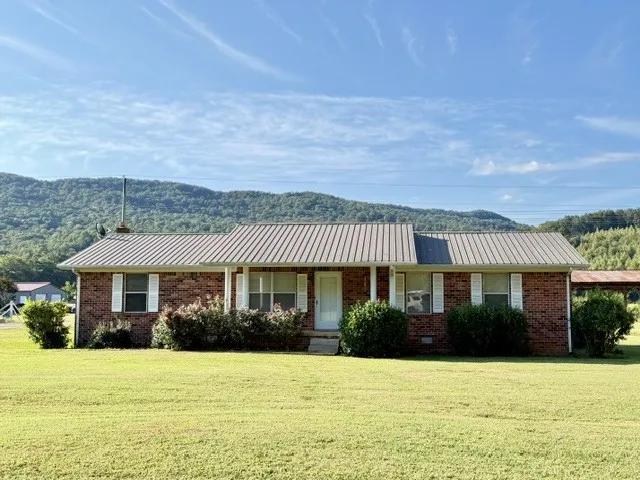 3852 Payne Cove Rd Pelham, TN 37366