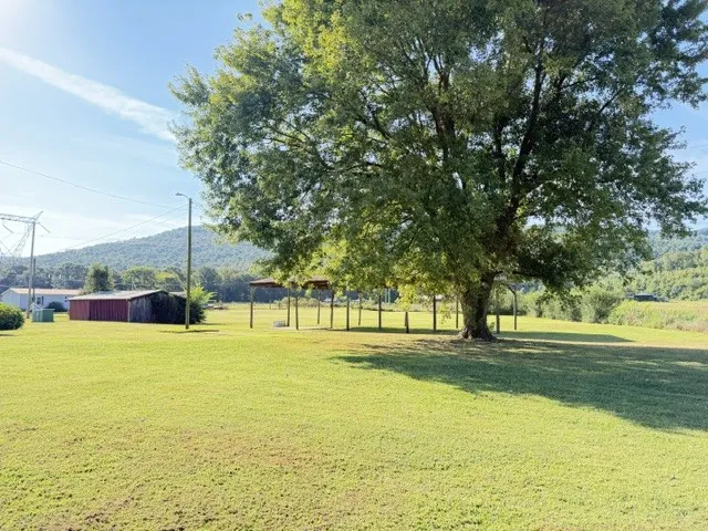 3852 Payne Cove Rd Pelham, TN 37366