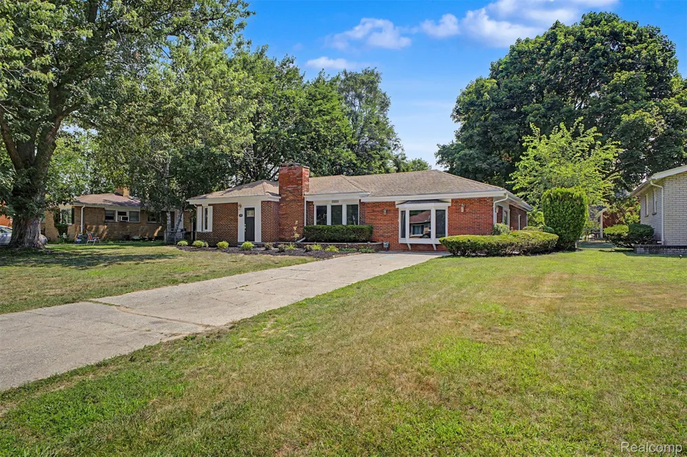 2313 Saint Joseph Street West Bloomfield Charter Township, MI 48324