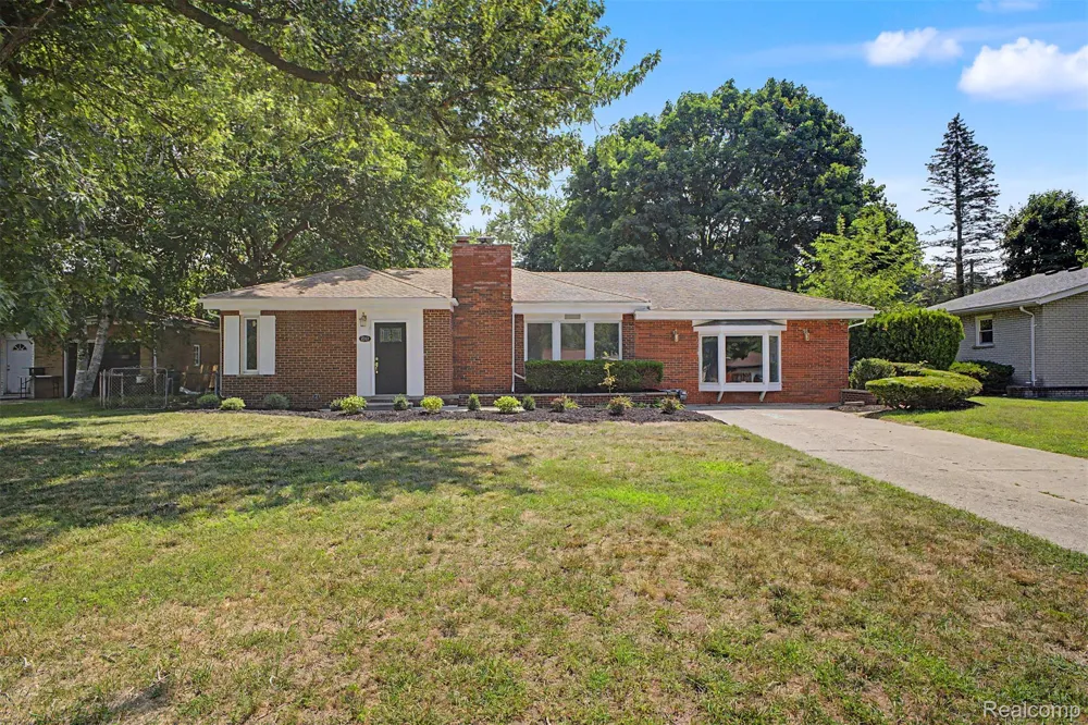 2313 Saint Joseph Street West Bloomfield Charter Township, MI 48324