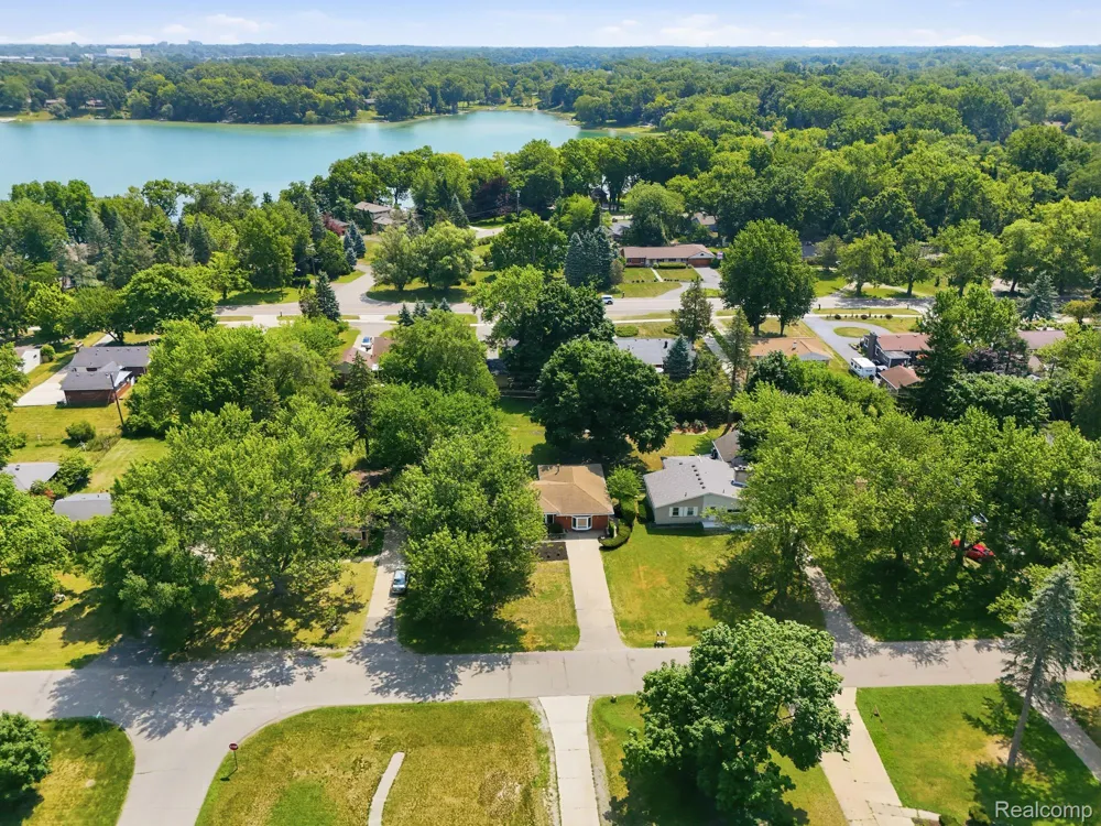2313 Saint Joseph Street West Bloomfield Charter Township, MI 48324
