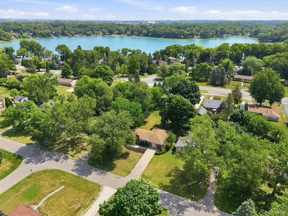2313 Saint Joseph Street West Bloomfield Charter Township, MI 48324