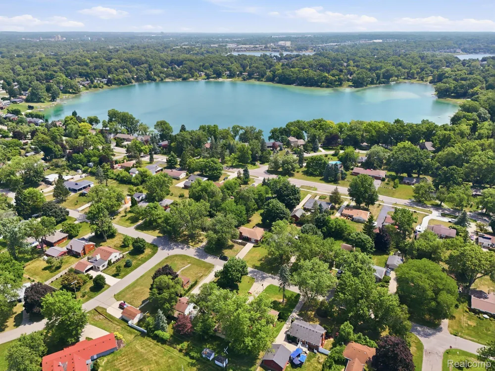 2313 Saint Joseph Street West Bloomfield Charter Township, MI 48324