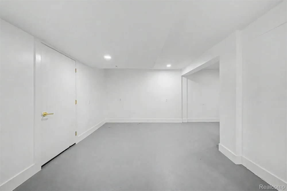 2313 Saint Joseph Street West Bloomfield Charter Township, MI 48324