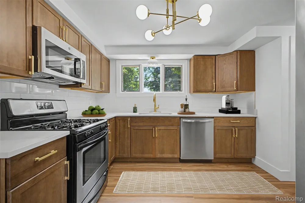 2313 Saint Joseph Street West Bloomfield Charter Township, MI 48324