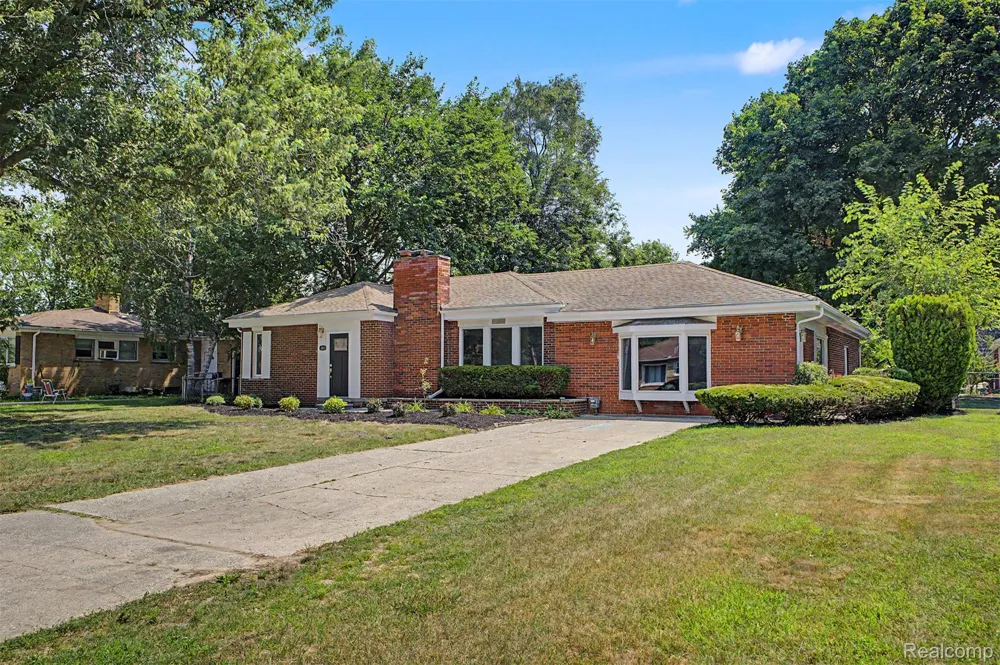 2313 Saint Joseph Street West Bloomfield Charter Township, MI 48324