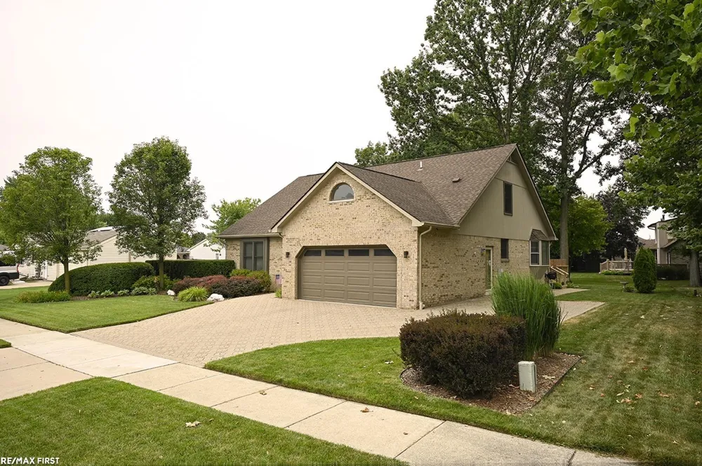 48315 Walden Road Macomb Township, MI 48044