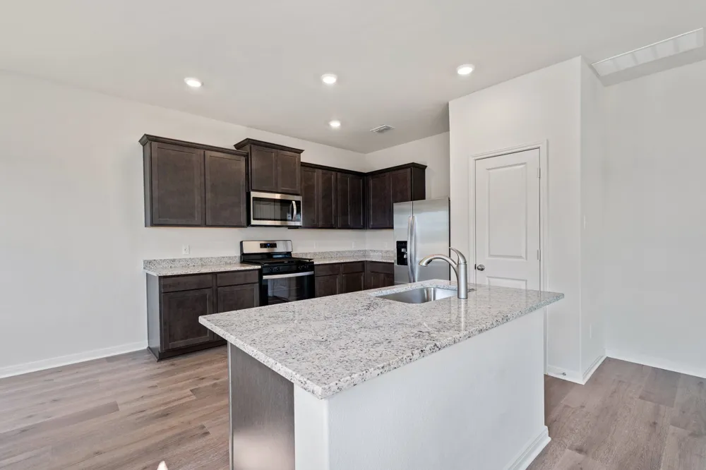 8433 White Wolf Trail Ponder, TX 76259