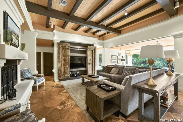320 UPPER CIBOLO CREEK RD Boerne, TX 78006