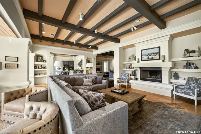 320 UPPER CIBOLO CREEK RD Boerne, TX 78006