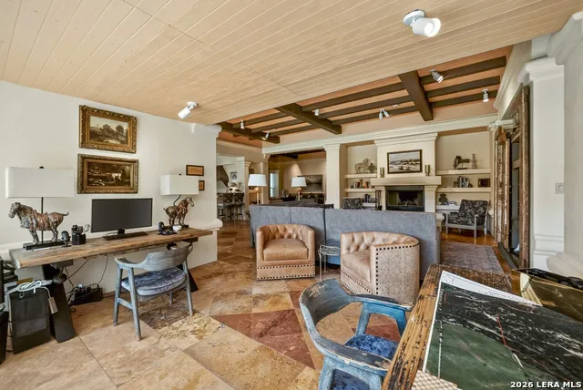 320 UPPER CIBOLO CREEK RD Boerne, TX 78006
