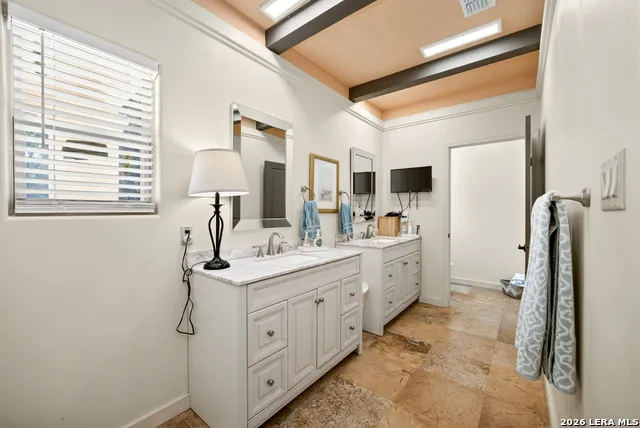 320 UPPER CIBOLO CREEK RD Boerne, TX 78006