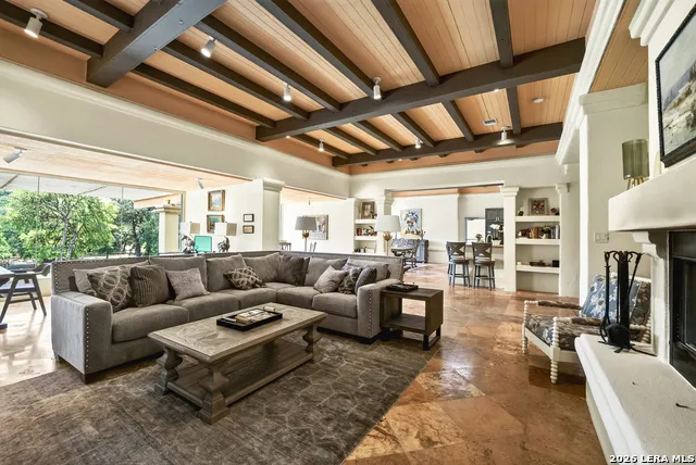 320 UPPER CIBOLO CREEK RD Boerne, TX 78006