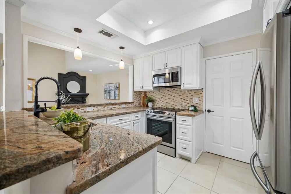 115 Litchfield Lane Houston, TX 77024