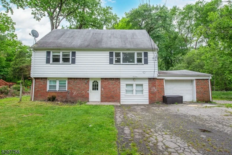 17 Oakwood Ave Pequannock, NJ 07440
