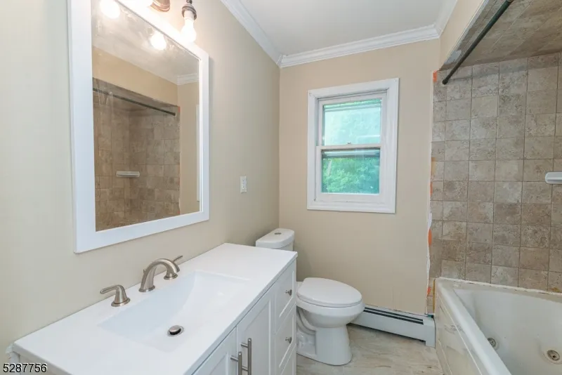 17 Oakwood Ave Pequannock, NJ 07440
