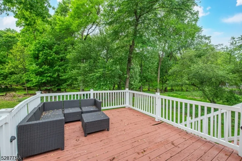 17 Oakwood Ave Pequannock, NJ 07440