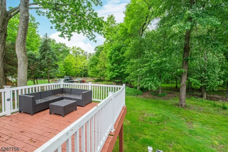 17 Oakwood Ave Pequannock, NJ 07440
